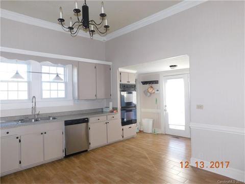 207 E 10th St, Kannapolis, NC 28083 photo 4