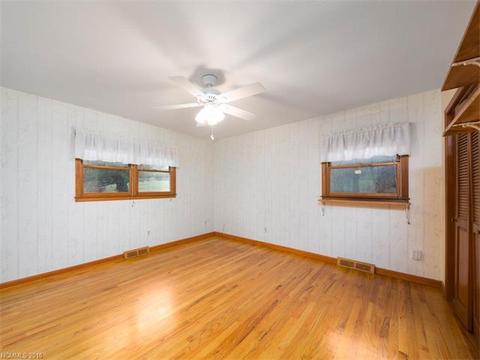 196 Nelson St, Clyde, NC 28721 photo 7