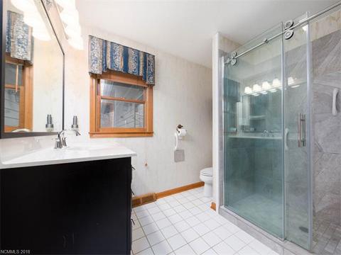 196 Nelson St, Clyde, NC 28721 photo 10