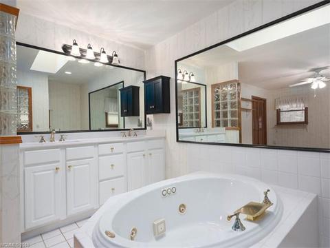 196 Nelson St, Clyde, NC 28721 photo 8