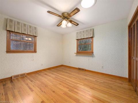196 Nelson St, Clyde, NC 28721 photo 9