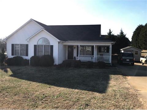 165 E Fork Dr, Ellenboro, NC 28040 photo 2