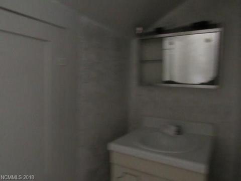 525 Summitt Ave, Spruce Pine, NC 28777 photo 17