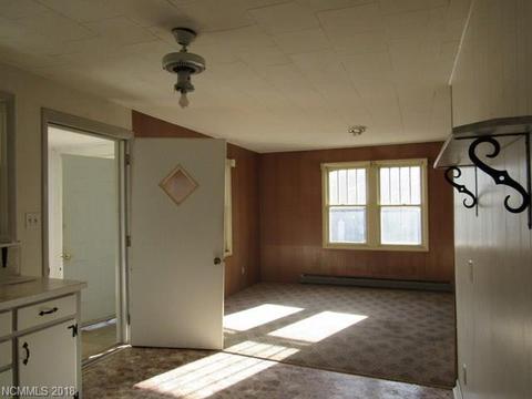525 Summitt Ave, Spruce Pine, NC 28777 photo 12