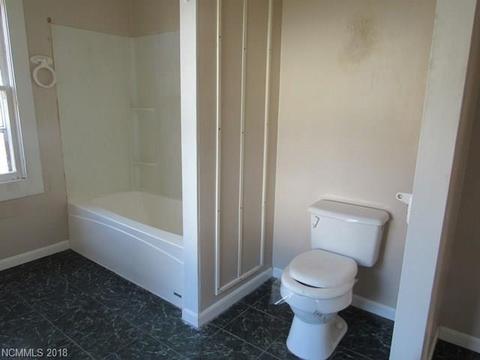 525 Summitt Ave, Spruce Pine, NC 28777 photo 10