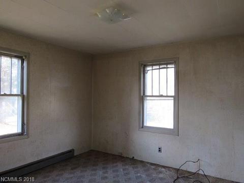 525 Summitt Ave, Spruce Pine, NC 28777 photo 9