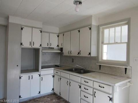 525 Summitt Ave, Spruce Pine, NC 28777 photo 6
