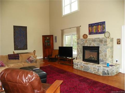 16 Nuthatch Ct, Fairview, NC 28730 photo 4