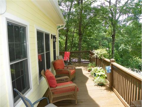 16 Nuthatch Ct, Fairview, NC 28730 photo 3