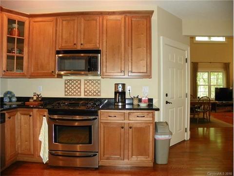 16 Nuthatch Ct, Fairview, NC 28730 photo 9