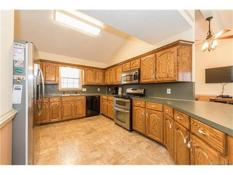 1018 Meadow Dr, Lancaster, SC 29720 photo 10