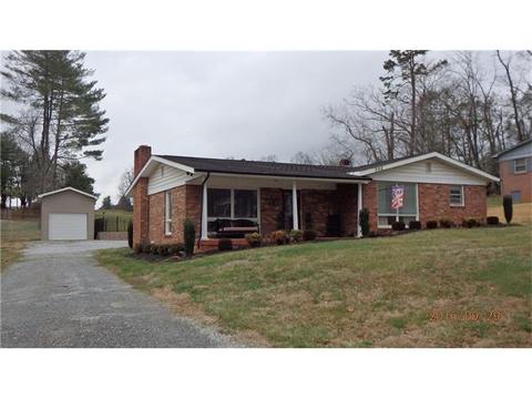302 Maple St, Hudson, NC 28638 photo 1