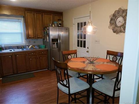 2733 Devonshire Rd, Newton, NC 28658 photo 6