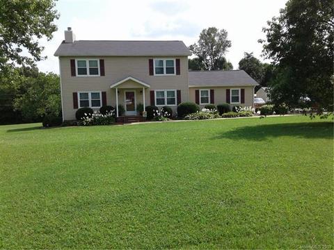 2733 Devonshire Rd, Newton, NC 28658 photo 1