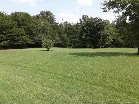 2733 Devonshire Rd, Newton, NC 28658 photo 4