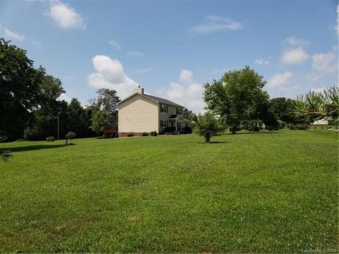 2733 Devonshire Rd, Newton, NC 28658 photo 3