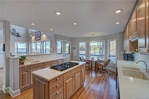 20416 Havenview Dr, Cornelius, NC 28031 photo 8