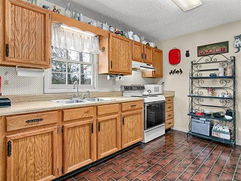 15 Whitaker Cir, Fairview, NC 28730 photo 6