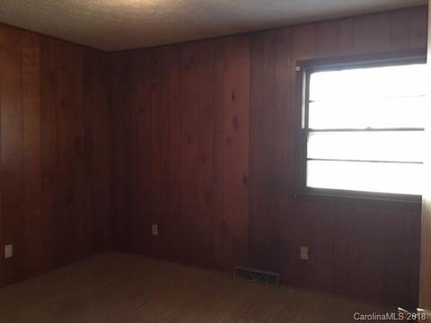 152 Pacolet St, Saluda, NC 28773 photo 8