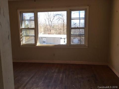 152 Pacolet St, Saluda, NC 28773 photo 4