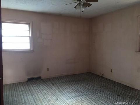 152 Pacolet St, Saluda, NC 28773 photo 6