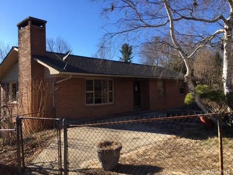 152 Pacolet St, Saluda, NC 28773 photo 1