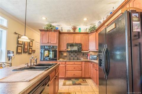 18 Spring St, Candler, NC 28715 photo 8