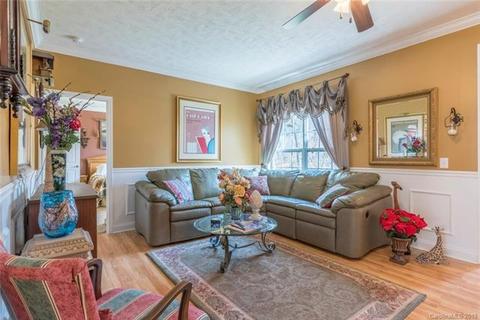 18 Spring St, Candler, NC 28715 photo 5