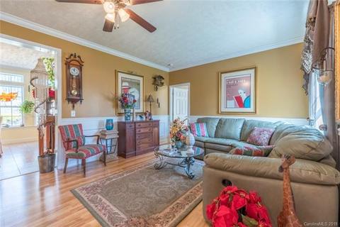 18 Spring St, Candler, NC 28715 photo 4