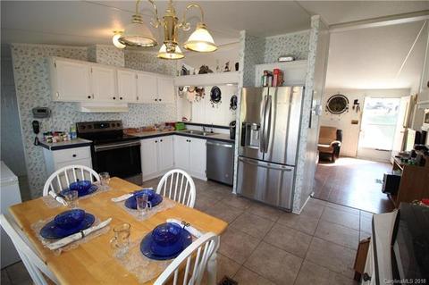 157 Earp Ln, Hiddenite, NC 28636 photo 4