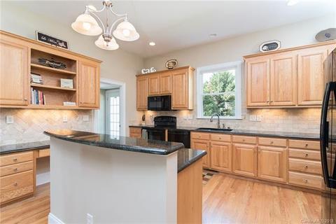 8605 Dansington Ct, Waxhaw, NC 28173 photo 4