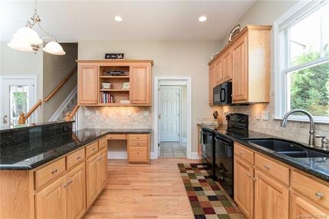 8605 Dansington Ct, Waxhaw, NC 28173 photo 3