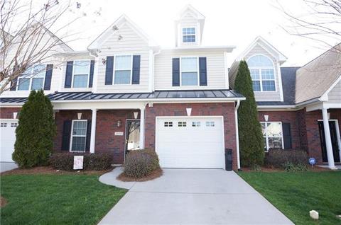 2008 Talbot Ln, Hickory, NC 28602 photo 1