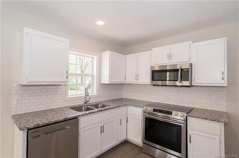 105 Crestview Dr, Concord, NC 28027 photo 2