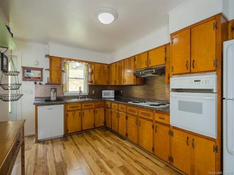 86 Toronto Trl, Clyde, NC 28721 photo 4
