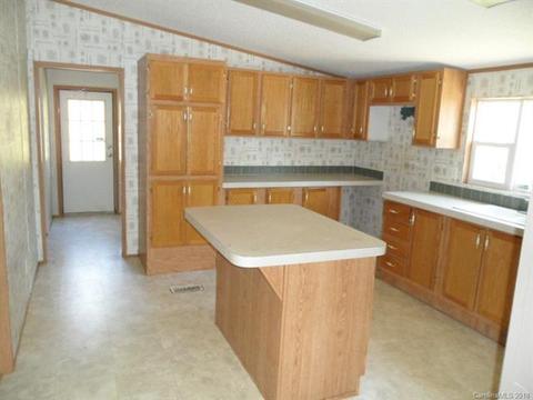 185 Sutherland Dr, Canton, NC 28716 photo 3