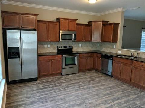 1802 Tradd Ave, Clover, SC 29710 photo 2