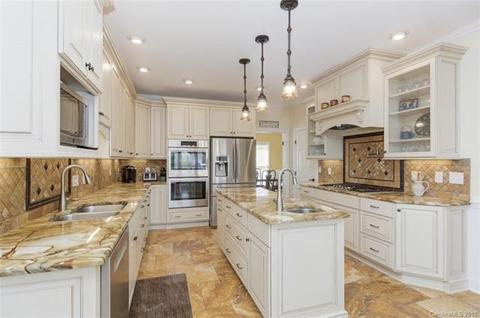 5876 Flintlock Ct, Hickory, NC 28601 photo 4