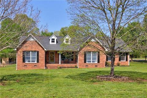 9785 Autumn Cir, Davidson, NC 28036 photo 1
