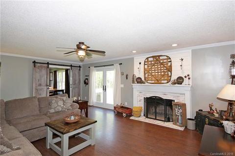 9785 Autumn Cir, Davidson, NC 28036 photo 11