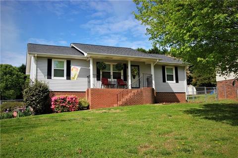 204 Belleview Dr, Conover, NC 28613 photo 1