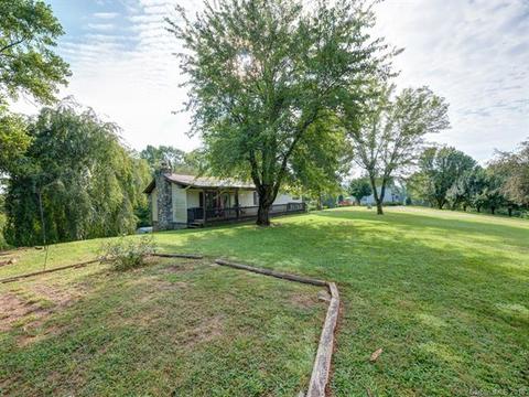 63 Willow Dr, Mars Hill, NC 28754 photo 3