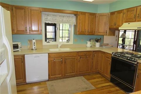 348 Surrey Ln, Brevard, NC 28712 photo 11