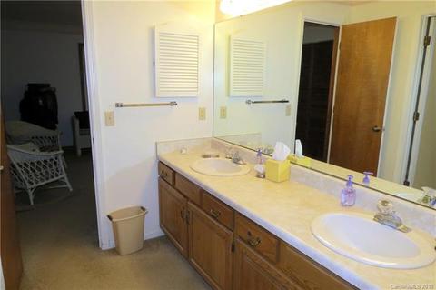 348 Surrey Ln, Brevard, NC 28712 photo 16