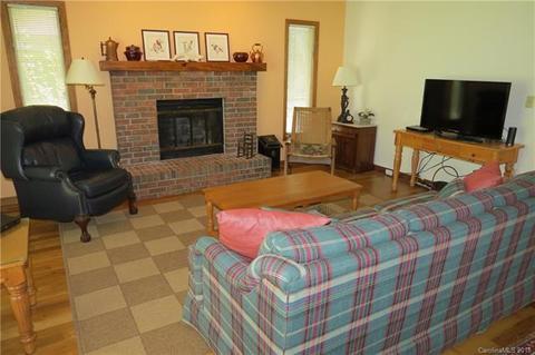348 Surrey Ln, Brevard, NC 28712 photo 8