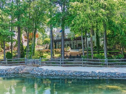 19927 Sandyedge Dr, Cornelius, NC 28031 photo 2