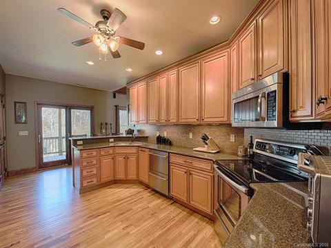 190 Bobcat Trl, Clyde, NC 28721 photo 11