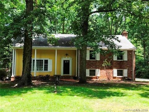 914 Forest Dr, Lancaster, SC 29720 photo 1