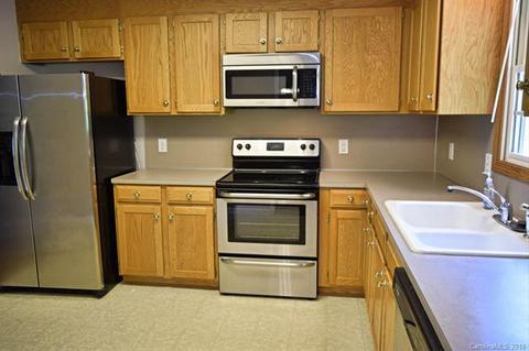 633 35th St NE, Conover, NC 28613 photo 4
