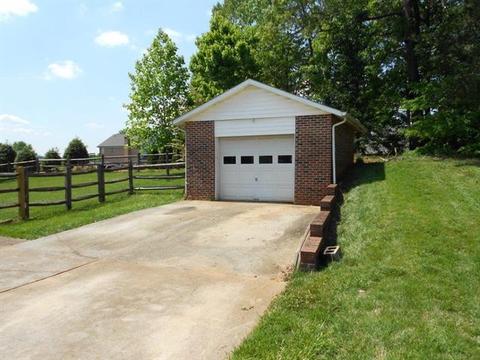 5159 Butner Dr, Hickory, NC 28602 photo 2
